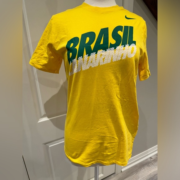 Nike, size medium Brazil Canariho T-shirt. Worn once - Picture 1 of 6